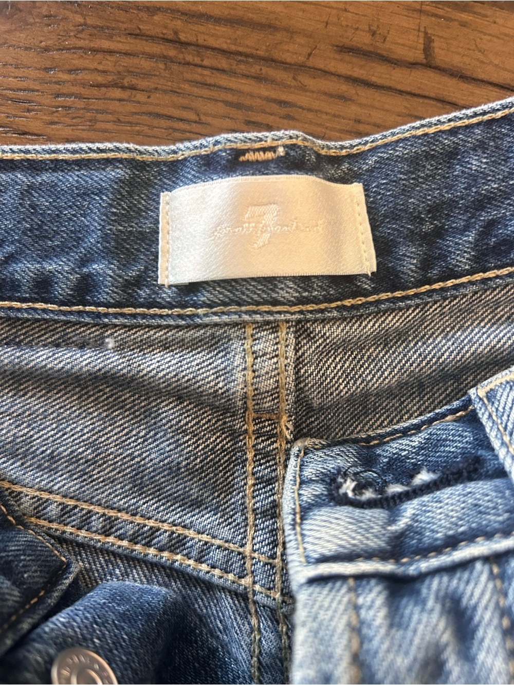 7 For All Mankind Easy Ruby Cut Off Short - Picture 11 of 11